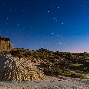 <font class="tempImageTitleThumbText">Mars Over Badlands</font><br>Alan Dyer<br>May 17 10:40pm<br>Dinosaur Prov Park, AB