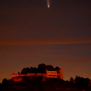 <font class="tempImageTitleThumbText">Comet Neowise</font><br>Andreas Walker<br>Jul 13 10:35am<br>Lenzburg, Switzerland, Europe