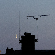 <font class="tempImageTitleThumbText">Moon In Association With Venus</font><br>Simon Seal<br>Jul 18 5:57am<br>Winchester, Hampshire, UK