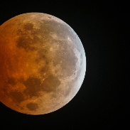 <font class="tempImageTitleThumbText">Total Lunar Eclipse</font><br>Steve<br>Oct 9 6:13am<br>Kansas, USA