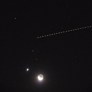 <font class="tempImageTitleThumbText">Moon, Jupiter, Venus, Mars, ISS</font><br>Tom Wagner<br>Nov 7 12:03pm<br>Waterloo, Iowa