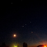<font class="tempImageTitleThumbText">Moon, Venus, Jupiter And Iridium</font><br>vitaliy<br>May 23 7:04am<br>Russia Lipetsk
